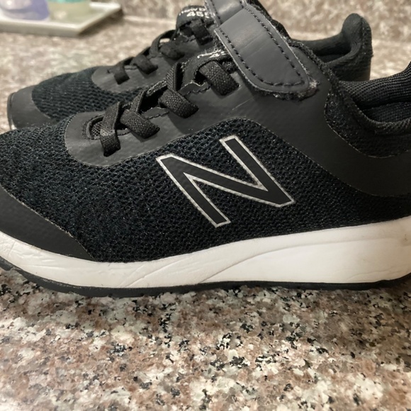 New Balance boys sneakers size 11 - Picture 5 of 5